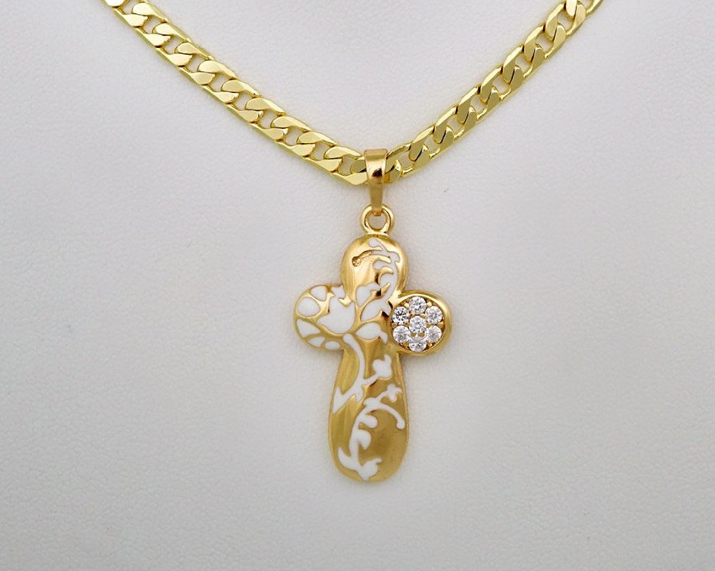 Elegent Cross Chin and Pendent